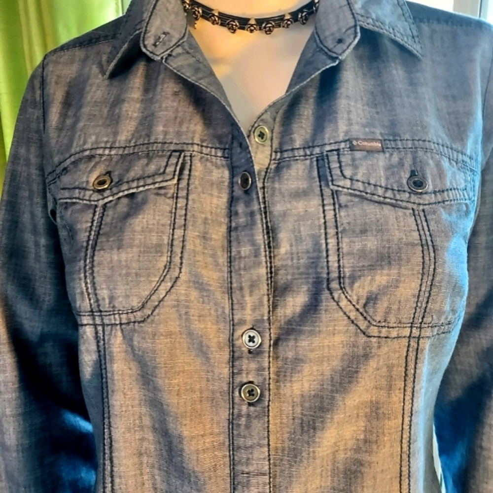 Columbia: Ladies Couple Button Front Tapered Refined Chambray Shirt. - Picture 2 of 12